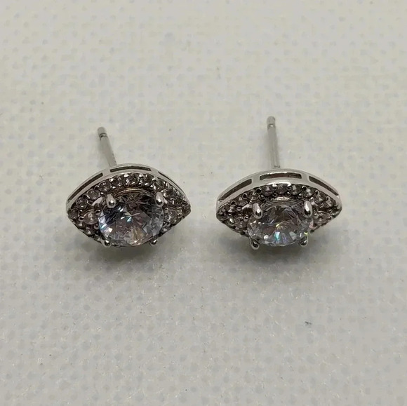 Jewelry - 925 eye  studs